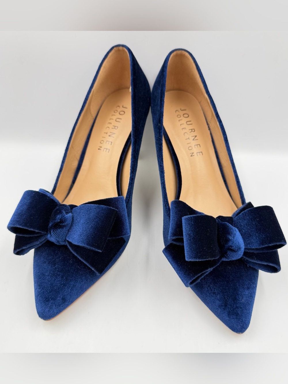Journee Collection Crystol Pump Deep Blue Velvet Womens WD7 Large Bow Accent